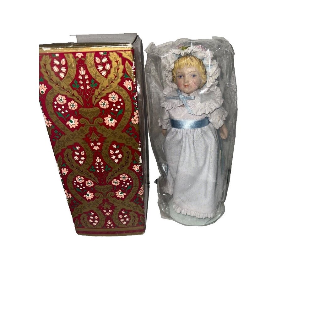 Avon Victorian Collector Doll in Box 1983 Caucasian girl blonde hair blue eyes